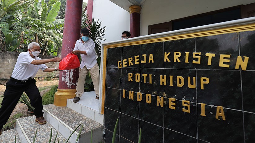 Gerakan Kasih Perindo Salurkan Sembako ke Rumah Ibadah GKRHI Depok - Bagian 3