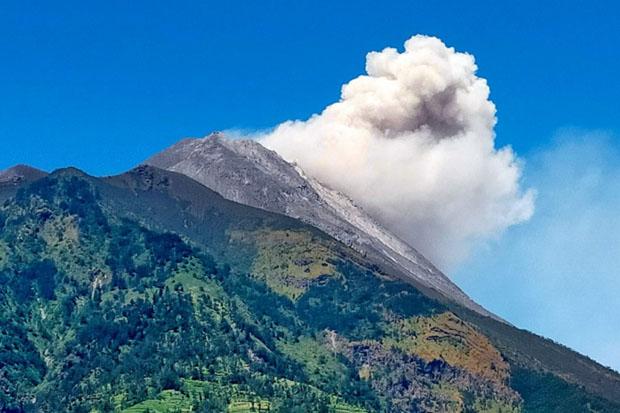 Gunung Merapi Semburkan Awan Panas Guguran Sejauh 2 Kilometer