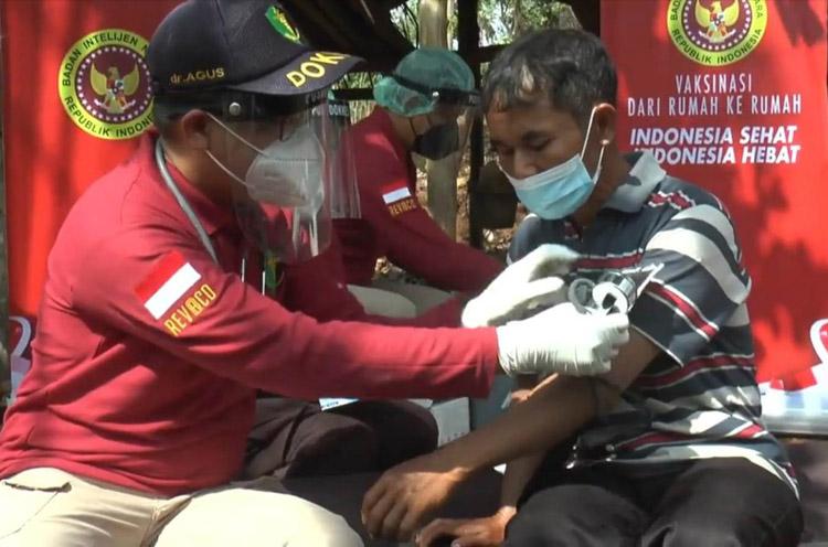 BIN Gelar Vaksinasi Jemput Bola Sasar Petani Bantul di Tengah Ladang