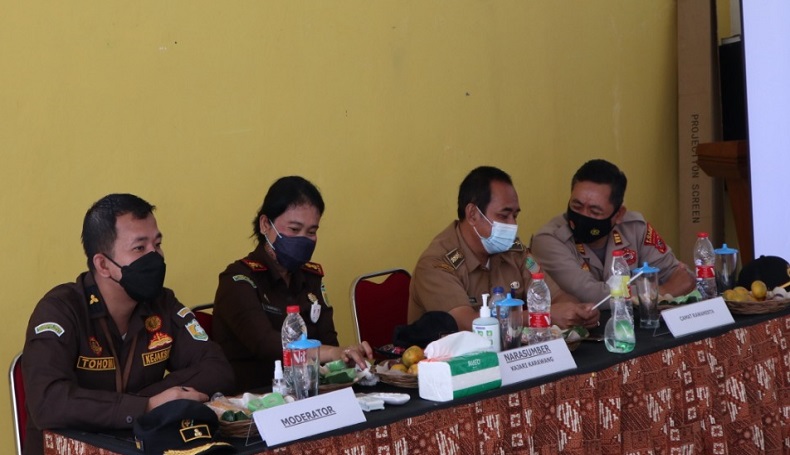 title Jaksa di Karawang Mendadak Blusukan ke Desa, Ada Apa? Jaksa di Karawang Mendadak Blusukan ke Desa, Ada Apa?
