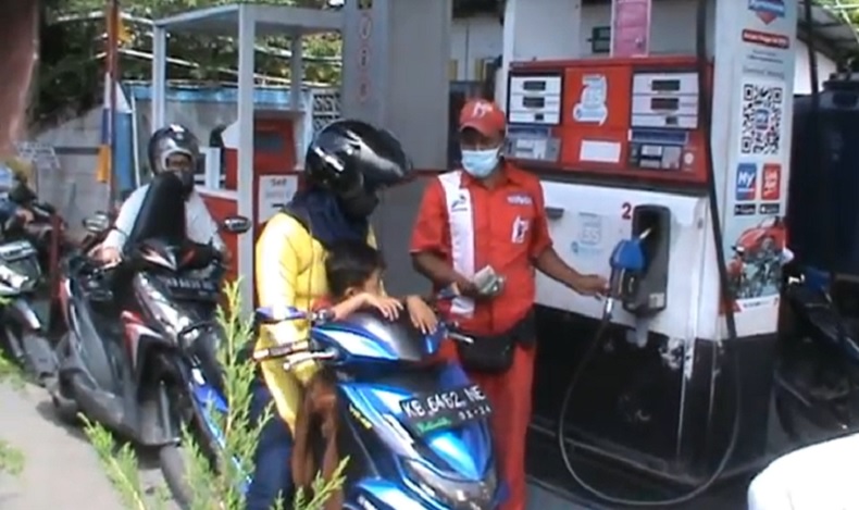 title Warga Pontianak Sulit Dapat Pertalite, Pertamina Sebut Stok Aman untuk 5 Hari Warga Pontianak Sulit Dapat Pertalite, Pertamina Sebut Stok Aman untuk 5 Hari