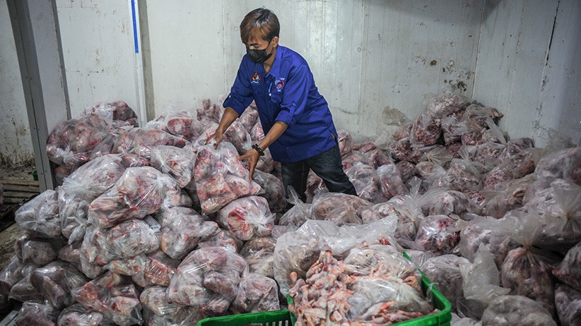 Penyaluran 5.000 Paket Ayam Segar untuk Warga Terdampak Pandemi  - Bagian 1
