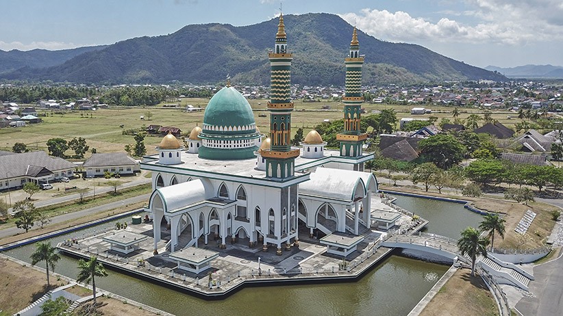 Arsitektur Unik, Masjid Agung Darussalam Sumbawa Barat Jadi Destinasi Wisata Favorit - Bagian 2