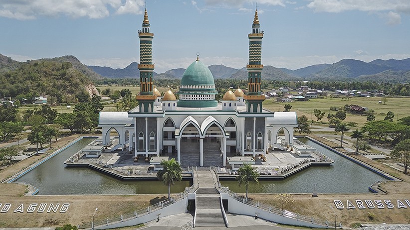 Arsitektur Unik, Masjid Agung Darussalam Sumbawa Barat Jadi Destinasi Wisata Favorit - Bagian 1
