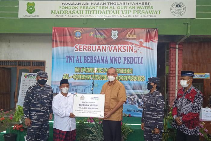 MNC Peduli Bagikan Sembako untuk Santri di Pondok Pesawat Kulonprogo