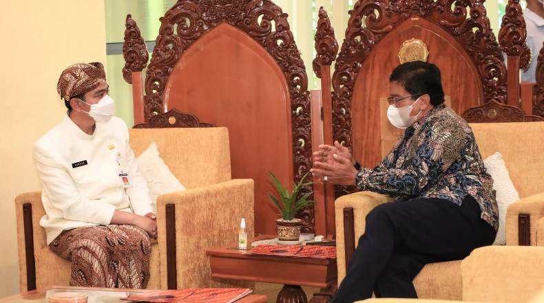 Temui Rektor, Gibran Cek Kesiapan UNS Gelar Kuliah Tatap Muka 