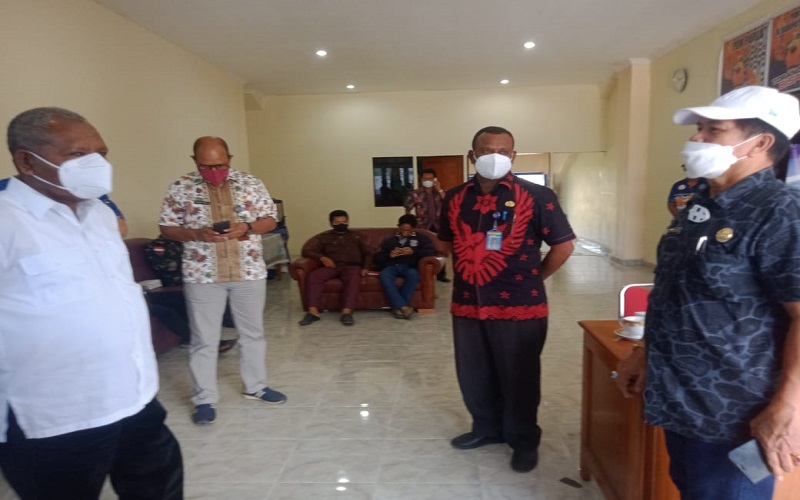 title Mathius Awoitauw: Belum Divaksin Covid-19, Tidak Bisa Terlibat dalam Kepanitiaan Maupun Pendukung PON XX Mathius Awoitauw: Belum Divaksin Covid-19, Tidak Bisa Terlibat dalam Kepanitiaan Maupun Pendukung PON XX