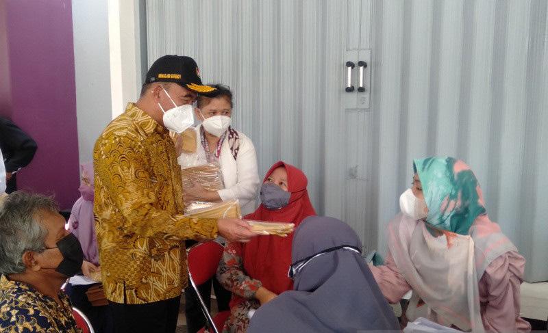  Percepatan Vaksinasi, Menko PMK Imbau Kepala Daerah Tak Stok Vaksin Covid-19