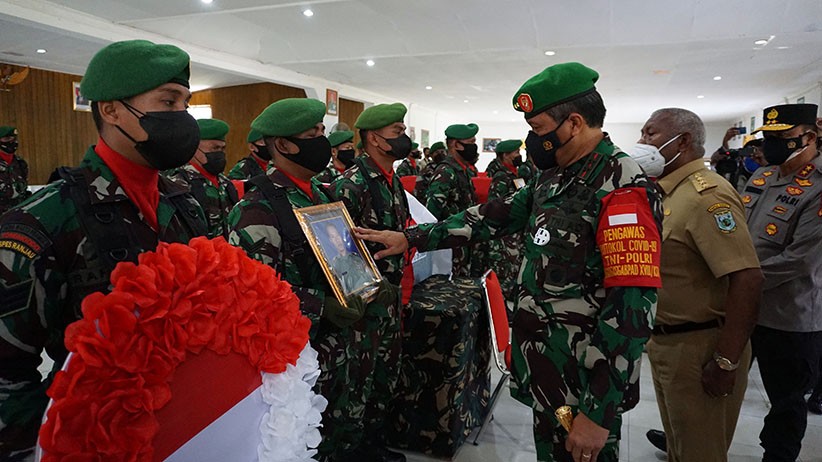 Upacara Pelepasan 4 Prajurit TNI Gugur Diserang Kelompok Separatis Teroris - Bagian 2