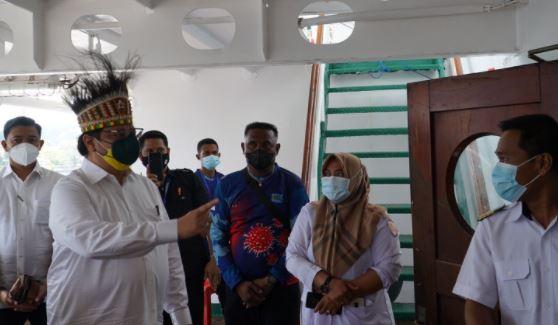 Tinjau Isoter Terapung, Menko Airlangga Optimistis Papua Barat Jadi Zona Hijau Covid-19