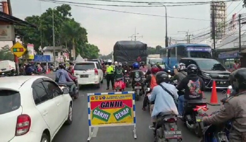Ganjil Genap Diuji Coba di Pintu Masuk Tol Padalarang KBB, Lalu Lintas Macet