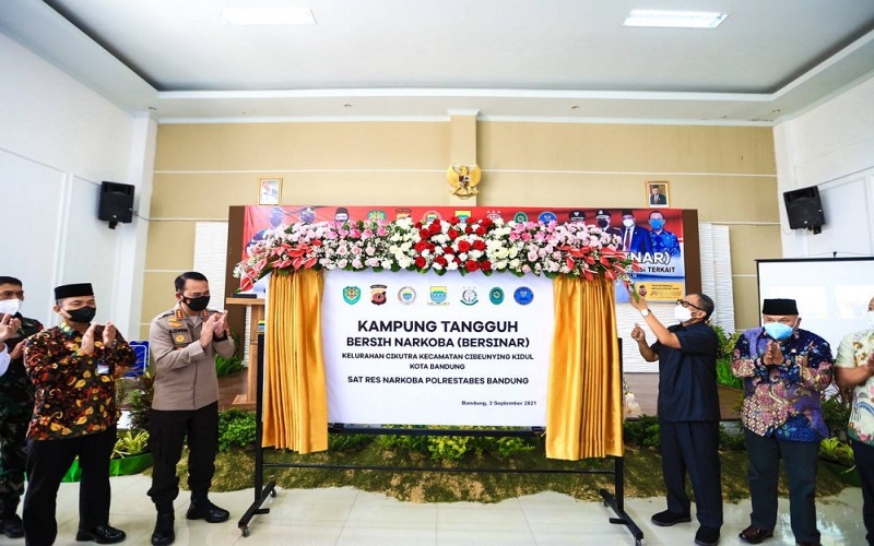Resmikan Kampung Tangguh Bersinar, Wali Kota Oded: Jangan Lengah dari Bahaya Narkoba