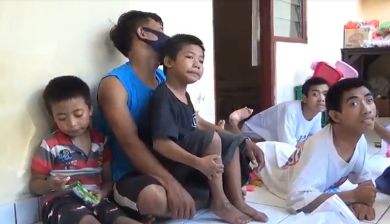 Kisah Haru Pasutri di Bali Rawat Empat Anak Lumpuh dengan Penghasilan Terbatas