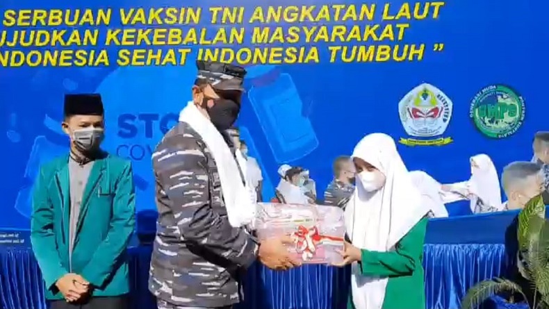 Serbuan Vaksin TNI AL Sasar Pondok Pesantren di Garut, Santri Antusias Divaksinasi