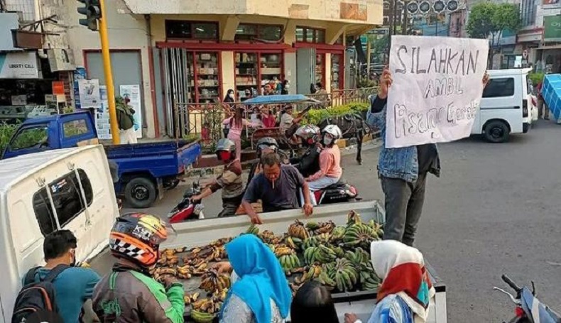Viral, Petani Bagikan Pisang Gratis Semobil di Cianjur, Netizen: Bekal di Akhirat