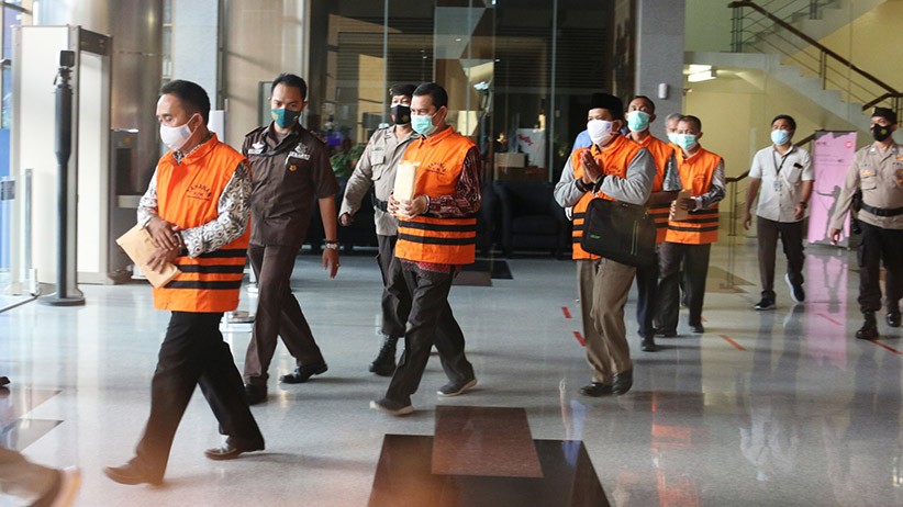 Ini Tampang 17 ASN Pemkab Probolinggo Diborgol dan Pakai Rompi Tahanan KPK  - Bagian 5