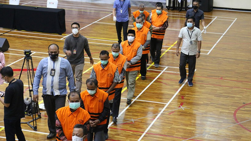 Ini Tampang 17 ASN Pemkab Probolinggo Diborgol dan Pakai Rompi Tahanan KPK  - Bagian 1