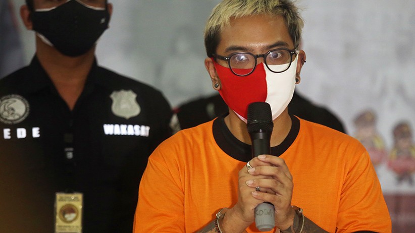 Tangan Diborgol, Coki Pardede Minta Maaf karena Pakai Narkoba - Bagian 2