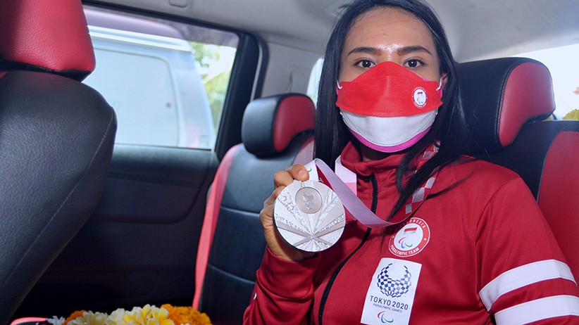 Peraih Medali Perak Paralimpiade Tokyo Ni Nengah Widiasih Tiba di Bali - Bagian 2