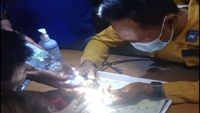 Bantu Lepas Cincin Anak, Ini Langkah Petugas Damkar Rembang  