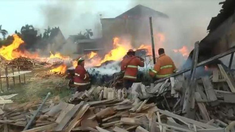Gudang Kayu Mebel Terbakar di Jepara, Kerugian Ditaksir Miliaran Rupiah 