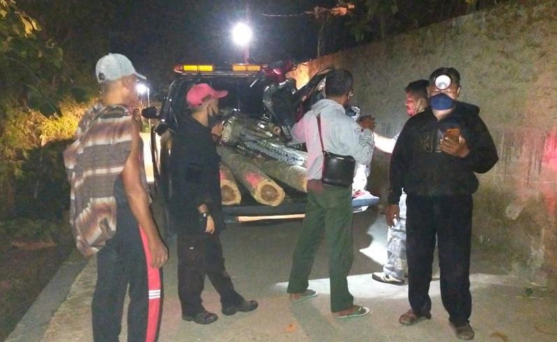 Menegangkan, Polisi Hutan Sergap 2 Pencuri Kayu hingga Loncat ke Sungai