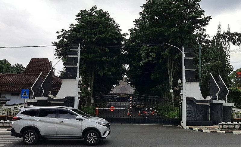 title Bupati Banjarnegara Ditahan KPK, Wabup Syamsudin: Pelayanan Masyarakat Tak Terganggu Bupati Banjarnegara Ditahan KPK, Wabup Syamsudin: Pelayanan Masyarakat Tak Terganggu