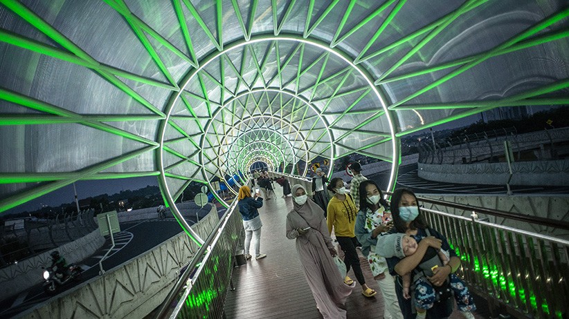 Warna-warni Atap JPO Tapal Kuda Lenteng Agung yang Instagramable - Bagian 3