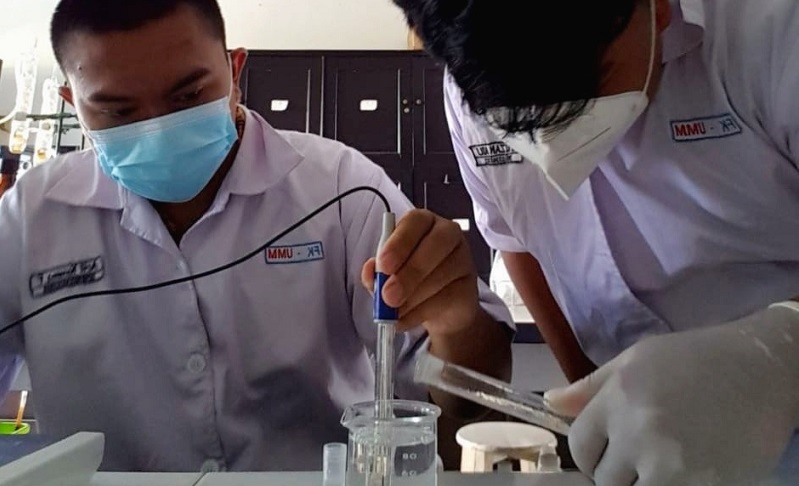 title 4 Mahasiswa UMM Berhasil Ciptakan Sarung Tangan Pencegah Saraf Terjepit  4 Mahasiswa UMM Berhasil Ciptakan Sarung Tangan Pencegah Saraf Terjepit