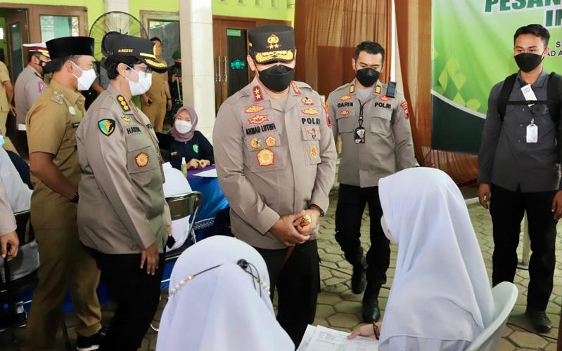Polda Jateng Siapkan 320.000 Dosis Vaksin untuk Santri Ponpes 