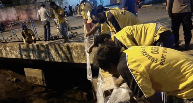 80 Liter Miras Sopi Ditemukan di Kapal Pelni, Dibuang ke Laut oleh Buruh Pelabuhan            