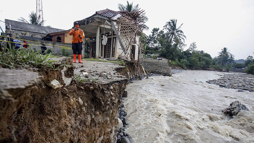 Belasan Rumah Warga Jasinga Bogor Rusak Diterjang Banjir Bandang - Bagian 1