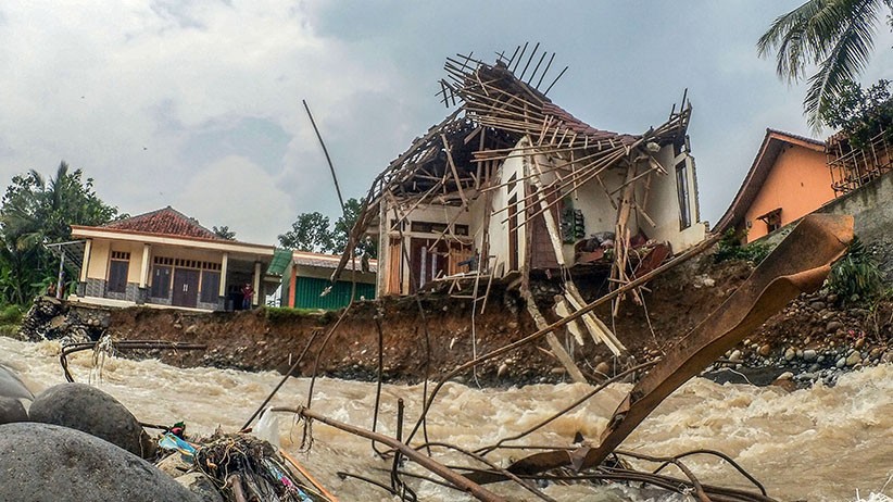 Belasan Rumah Warga Jasinga Bogor Rusak Diterjang Banjir Bandang - Bagian 2