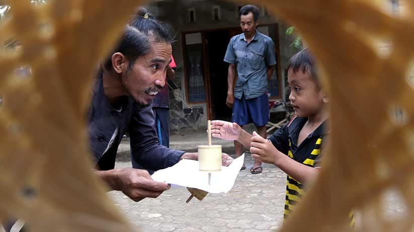 Mengajak Anak Bermain Gasing Bambu untuk Cegah Kecanduan Gawai - Bagian 2