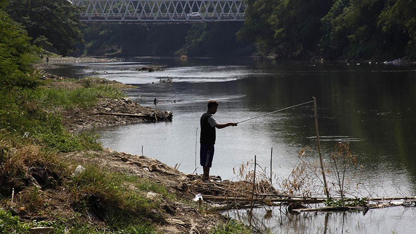 Sungai Bengawan Solo Tercemar Limbah Alkohol - Bagian 2