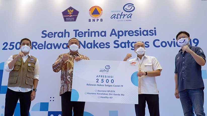 Satgas Covid-19 Terima Apresiasi dari Asuransi Astra untuk 2.500 Relawan Nakes - Bagian 1