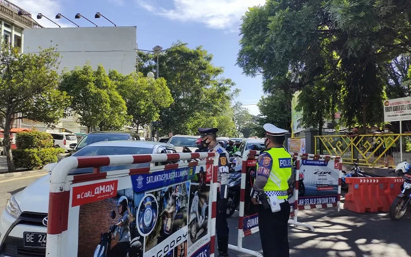 title Penyekatan Jalan Dalam Kota Bandarlampung Dibuka Kembali usai PPKM Turun Level Penyekatan Jalan Dalam Kota Bandarlampung Dibuka Kembali usai PPKM Turun Level
