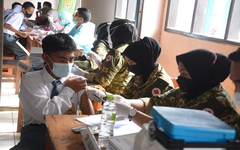 Kodam Genjot Serbuan Vaksin, Gelar Siliwangi Silih Lindungi di SMA PGRI 31 Pangalengan