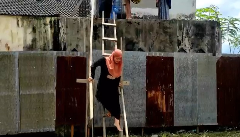 title Akses Jalan Ditembok 2 Meter, 7 Keluarga di Balikpapan Terisolasi Akses Jalan Ditembok 2 Meter, 7 Keluarga di Balikpapan Terisolasi