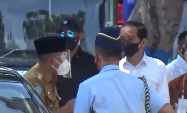 Vaksinasi Covid-19 Dihadiri Jokowi, Santri dan Siswa di Ponorogo Antusias 