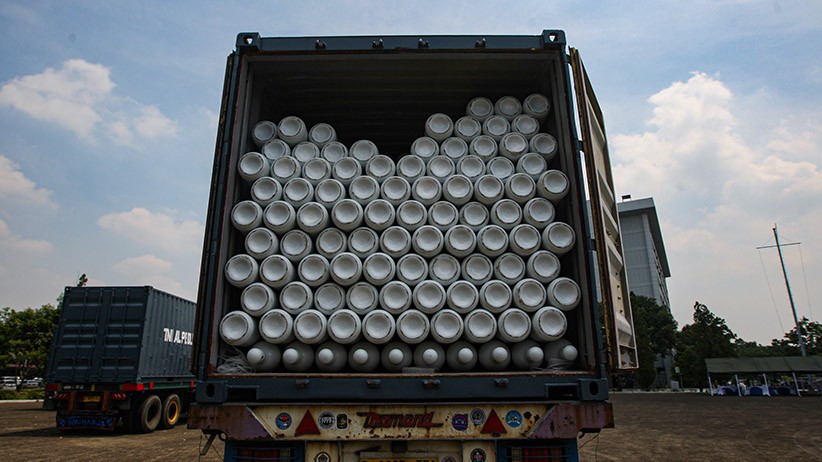 TNI AL Terima Bantuan 1.440 Tabung dan 2 Generator Oksigen - Bagian 2