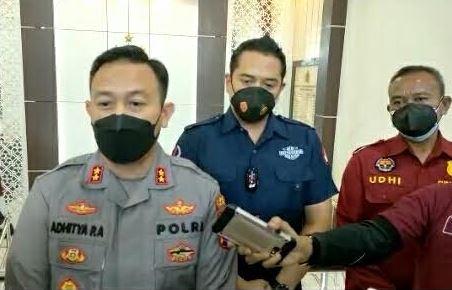 title Polisi Hentikan Kasus 2 Ibu di Blitar Curi Susu, Kapolres: Bukan karena Hotman Paris Polisi Hentikan Kasus 2 Ibu di Blitar Curi Susu, Kapolres: Bukan karena Hotman Paris