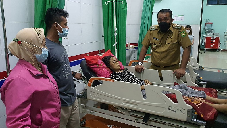 Dengar ada Warga Sakit Komplikasi, Wakil Wali Kota Medan Antarkan Langsung ke RS Pirngadi