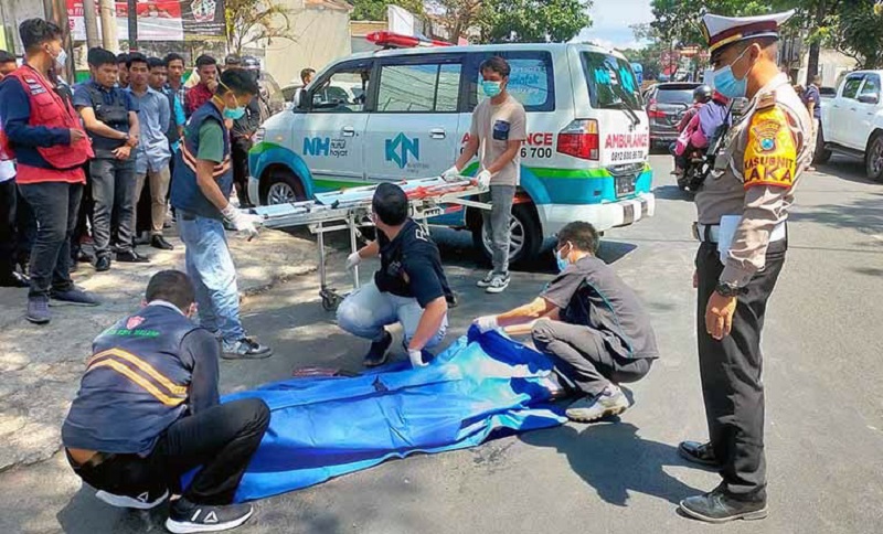 Terpeleset saat Nyalip, Remaja Putri di Malang Tewas Terlindas Truk Tebu 