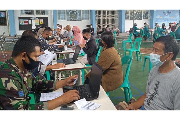 1.200 Warga Disuntik saat Serbuan Vaksin Covid-19 TNI AL-MNC Peduli di SMA Budaya Wacana 
