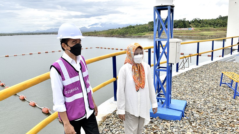 Presiden Jokowi Didampingi Ibu Negara Resmikan Bendungan Paselloreng - Bagian 2
