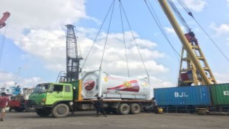 Isotank Oksigen Berkapasitas 20.000 Kubik dari Kapolri Tiba di Babel