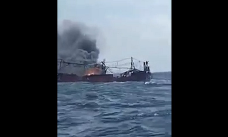 title Cuaca Buruk Hambat Pencarian 25 ABK KM Hentri yang Terbakar Cuaca Buruk Hambat Pencarian 25 ABK KM Hentri yang Terbakar