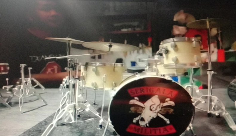 Kena PHK, Kang Jhons Sukses Jadi Perajin Miniatur Alat Musik Mendunia