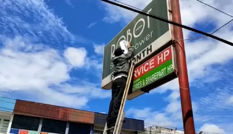 50 Papan Reklame di Pontianak Dicopot karena Tak Bayar Pajak
